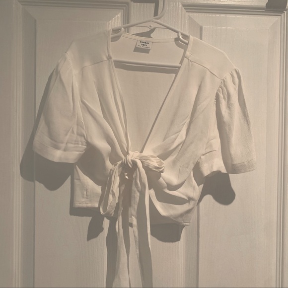 Aritzia white tie top - Picture 5 of 6